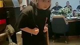 花3000块给女儿报的舞蹈课，今天家庭聚会现场展示，网友：这钱白花了！