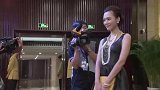 错觉白富美看不起穷女孩，不料小妹一出场，惊艳四方