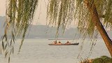 杭州西湖打捞出一具尸体 警方介入调查