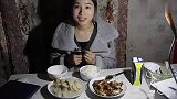 79爱吃饭的妹子  米饭＋卤羊蹄＋萝卜鱼饼＋肉包＋实心包