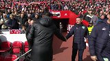 为英超冠军而战！安菲尔德全场共唱队歌你永远不会独行