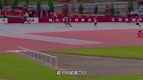 400米跨栏赛，小伙上演“鲤鱼跃龙门”，赛后称想和母亲拥抱