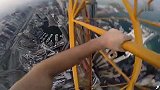 极限-16年-英国小伙詹姆斯·金斯顿 徒手攀爬世界最高住宅楼-新闻