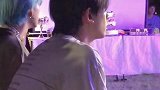 坐谁中间好呢帅哥