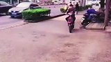 大老爷们打架，怎么还扇嘴巴子