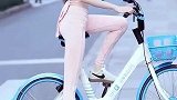 这么长的腿，骑自行车一定是高手！