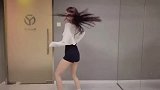 青春有你女版C位大热选手孔雪儿，连头发丝都在跳舞