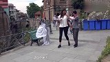 国外恶搞，扮成“鬼”吓路人，吓的妹子都说脏话了