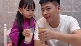 爷俩配合的越来越默契了