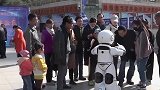 青海推出公共法律服务机器人 街头普法