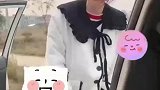 男子炫耀老婆晒幸福，老婆偷岳父的烟给男子