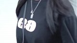 小姐姐最后捂嘴的动作是害羞了吗