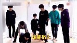 施展立flag一时爽，倒塌的时候也是够搞笑的