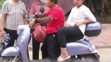 和奶奶出门遇上奶奶闺蜜