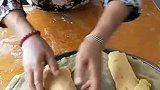 铁锅蒸大发糕味道鲜美