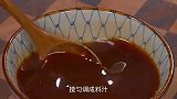 把生菜简单的放开水里烫一下，出锅以后清脆爽口，真的太好吃啦