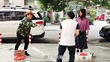 二商贩赌气卖鸡蛋，顾客坐收渔翁之利，笑得人肚子疼
