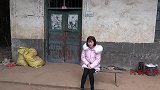 哥哥给了妹妹10万嫁妆，妹妹却不让哥哥参加婚礼，原因感动哥哥