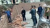 本来都已经完工了，老板来了当场拆墙，监工都不知道哪里出错了！