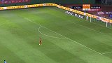 扎哈维观察门将站位靠前 远距离吊射只差一点点！