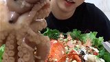吃货吃八爪鱼，好久没暴头了，吃的痛苦的