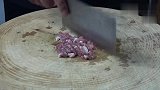 农村小伙用1碗面粉做早餐，煮了一大锅，没够吃