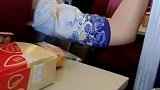 这就是我喜欢坐海航的原因，别的不说，空姐是真温柔漂亮