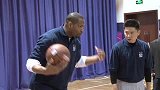 篮球-14年-美职篮关怀春节特别行动 霍里现身上海少体校与孩子们齐欢乐-新闻