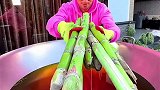 油炸甘蔗混合在一起居然是绿色的