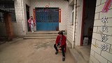 莎莎嫌弃妈妈做的饭不好吃，自己去做饭，她做的什么饭小光也要吃