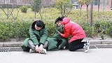 乞丐兄妹在路边乞讨，被董事长路过看到，很快兄妹俩好日子来了