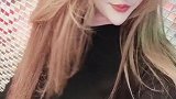 女人就应该钱包鼓鼓的。自己美美的。就够了