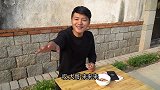 一根筷子吃花生米，奖3000元，没想来个傻姑娘，骗子亏了