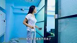 小伙被媳妇暴揍找岳父告状，谁知岳父比他更惨，看一次笑一次