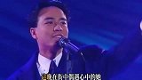 李克勤一首粤语歌曲《护花使者》跟着节奏全程摇摆起来