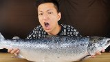 小伙挑战十二斤的三文鱼刺身！三文鱼吃到饱听上去就奢侈！