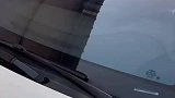 挡风玻璃泼水效果，大赞