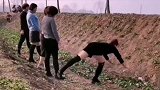 这几个妹子还挺会玩的嘛