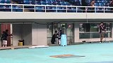 直击-马西卡赛后走路 一瘸一拐人和大腿伤得不轻