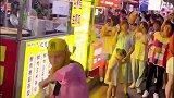 生活不易悟空街头卖艺