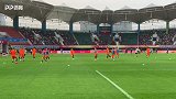 鲁能赛前热身训练 格德斯灵动飘逸与德尔加多配合默契