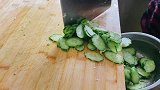 在家凉拌黄瓜，清脆爽口，调料分享给大家，下饭好吃