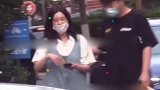 新恋情？阚清子与神秘男士牵手逛街，两人互动卖萌十分甜蜜