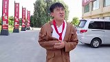 碰瓷小伙故意撞美女车，没想美女是个慢性子，小伙被坑惨