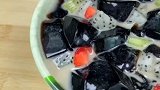 夏天自制烧仙草，冰冰凉凉的，你吃过吗