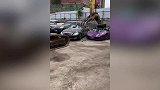 没收报废车辆现场销毁，豪车云集啊！