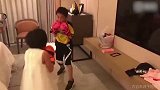 天才拳击女孩穿着裙子在酒店练拳 亲哥根本招架不住