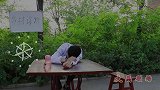 小伙诊所治打嗝，医生一顿操作后，小伙却说打嗝的不是他