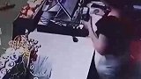 男子便利店买烟，假装付款撒腿就跑