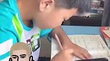 开学前三天为了补作业，男孩拒绝了一切诱惑